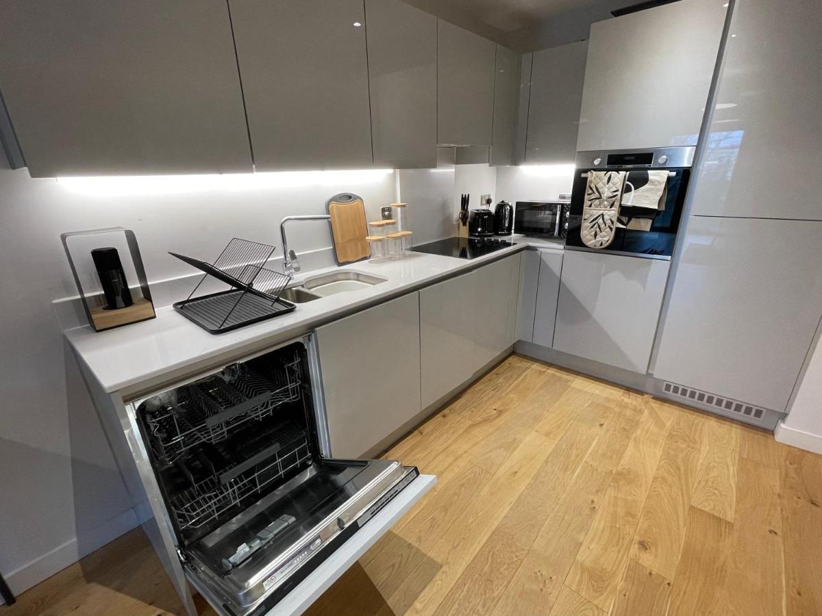 Stunning 2-Bed Apartment In Bristol With Parking Exterior photo